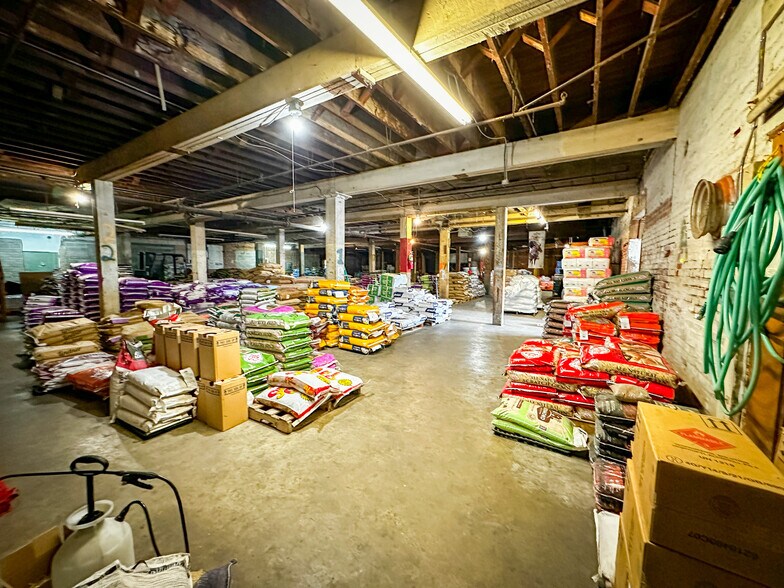 More Photos Of 230 D St NE, Miami Warehouse For Sale