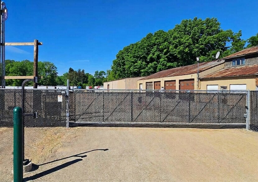 More Photos Of 2910 Quant Ave N, Stillwater Warehouse For Lease