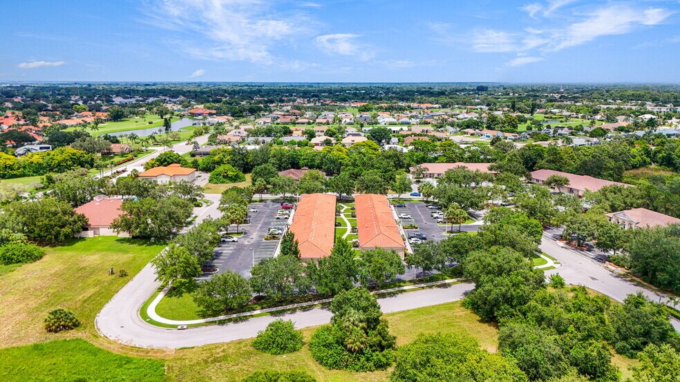 More Photos Of 3911 Golf Park Loop, Bradenton Office For Lease