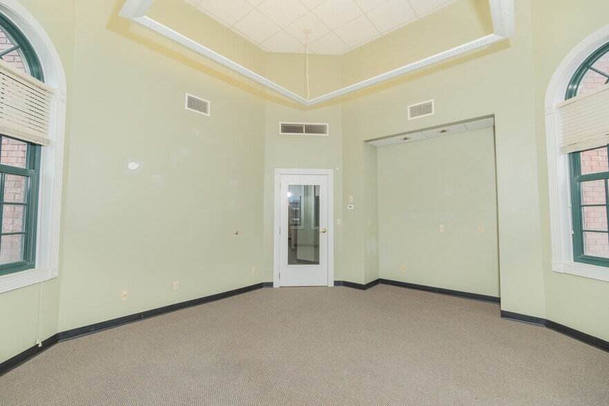 More Photos Of 2142 -2160 W Chesterfield Blvd, Springfield Storefront Retail Office For Lease
