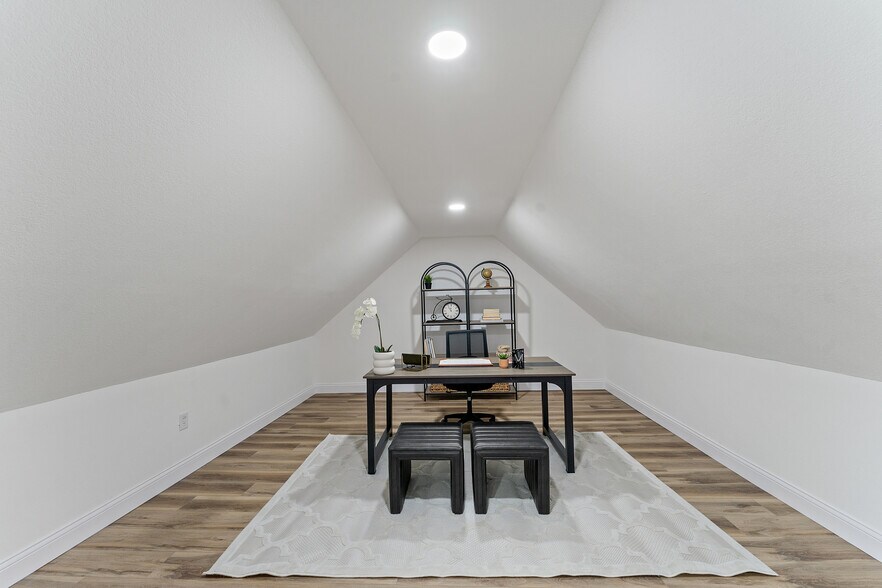 More Photos Of 784 McClurg Rd, Youngstown Office For Sale