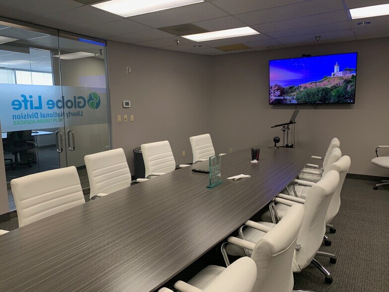 More Photos Of 4001 Airport Fwy, Bedford Office For Lease