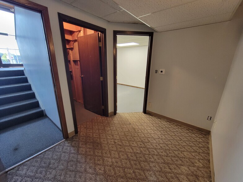 More Photos Of 405 W 34th St, Sioux Falls Office For Lease