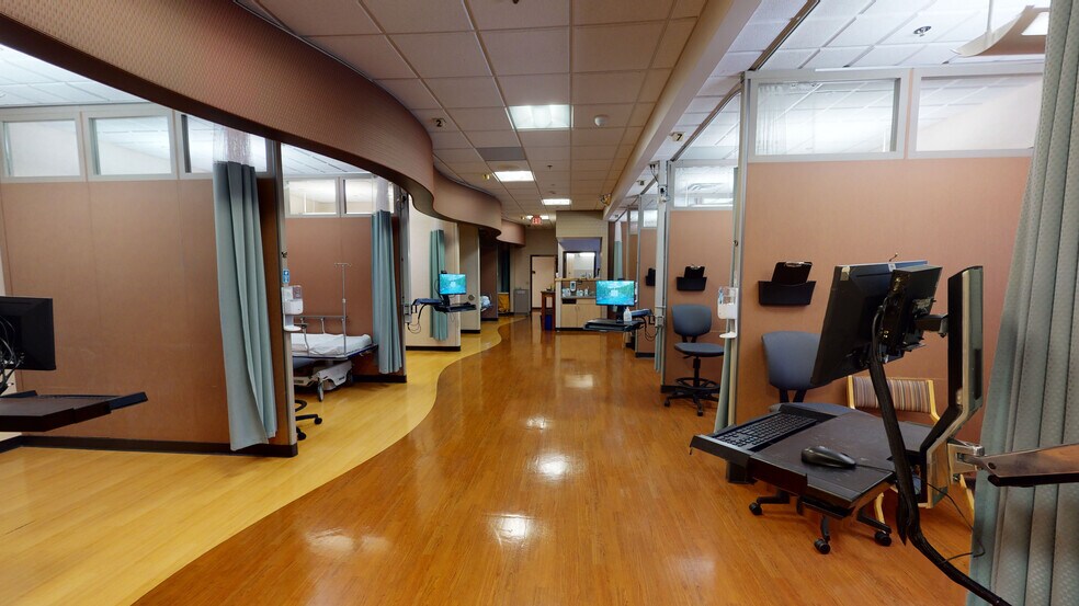 More Photos Of 1997 Sloan Pl N, Maplewood Flex For Lease