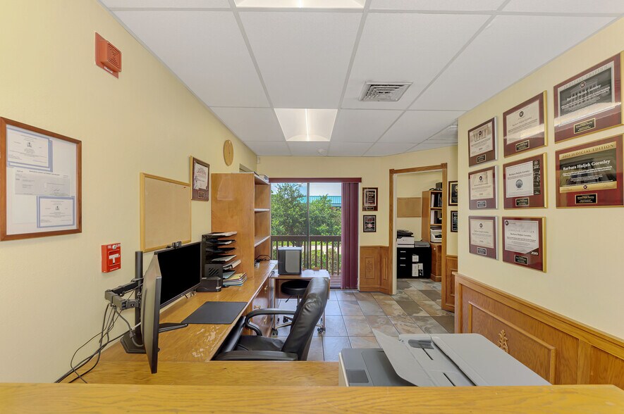 More Photos Of 2831 Ringling Blvd, Sarasota Medical For Sale