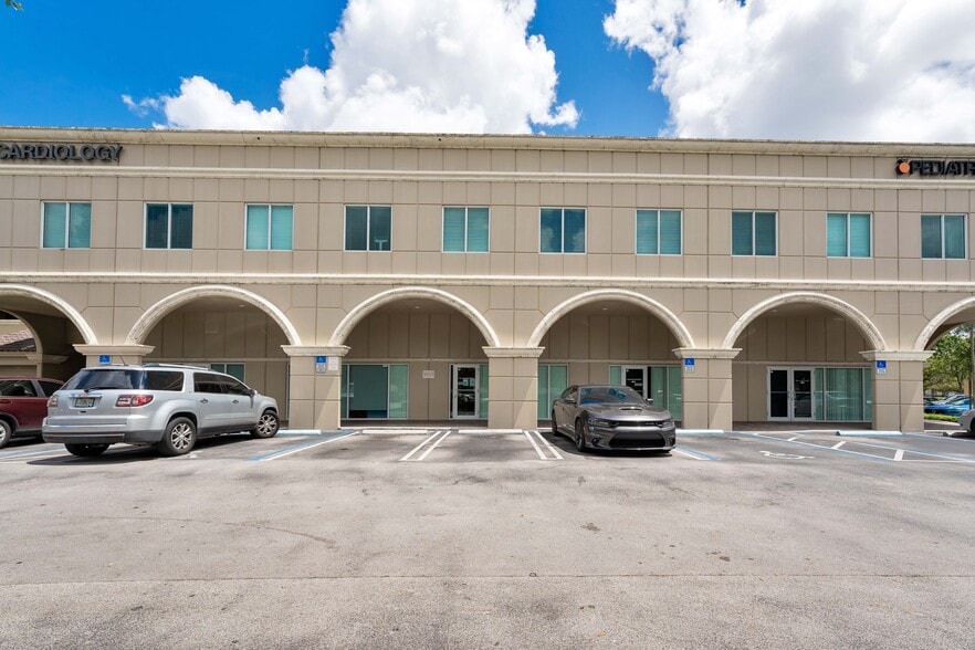 More Photos Of 400 N Hiatus Rd, Pembroke Pines Unknown For Lease