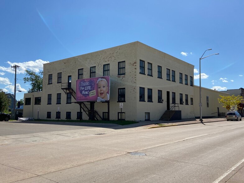 More Photos Of 325 E 2nd St, Merrill Distribution For Sale