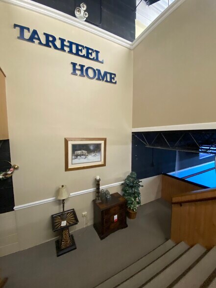 More Photos Of 3351 Hickory Blvd, Hudson Freestanding For Sale