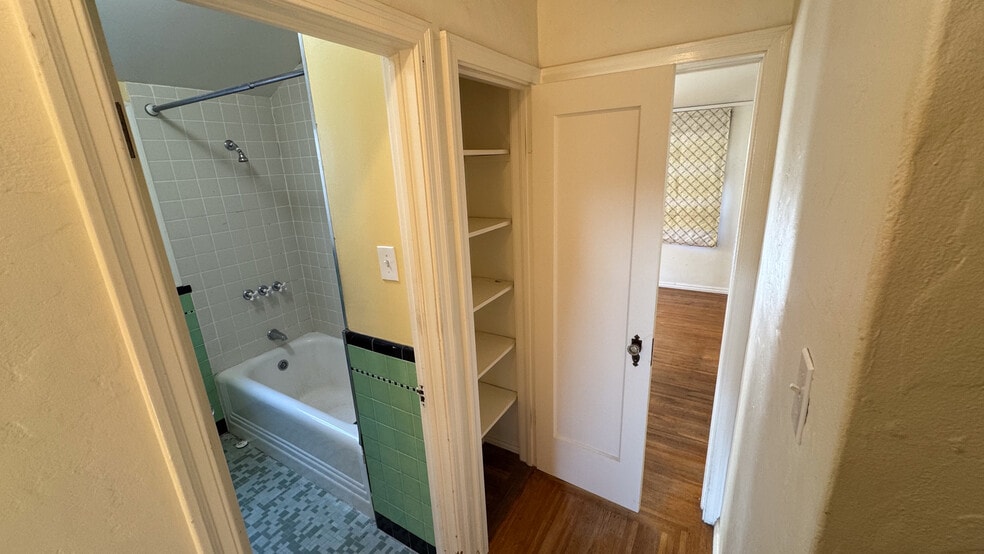 More Photos Of 1266 Washington Ave, Albany Specialty For Sale