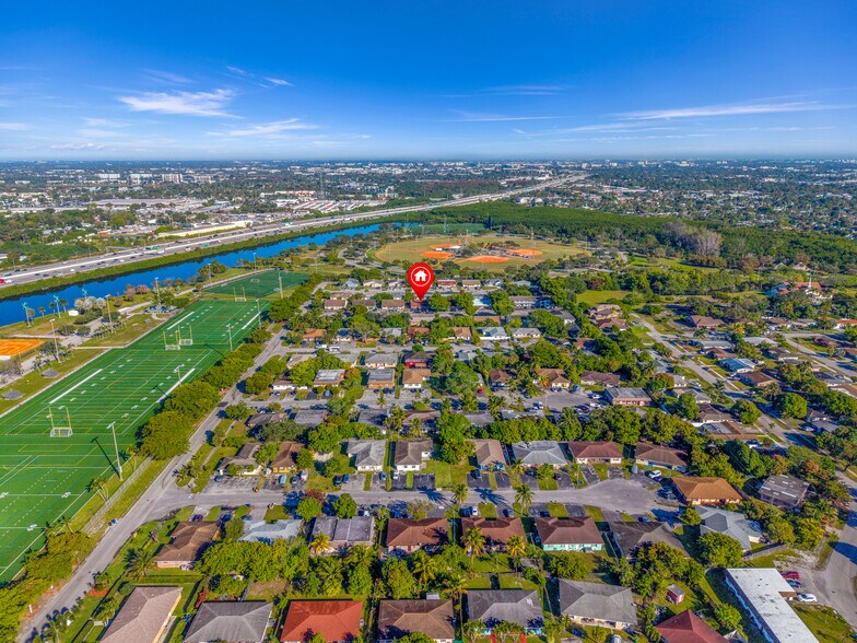 More Photos Of 1471 NW 22nd St, Fort Lauderdale Multifamily For Sale