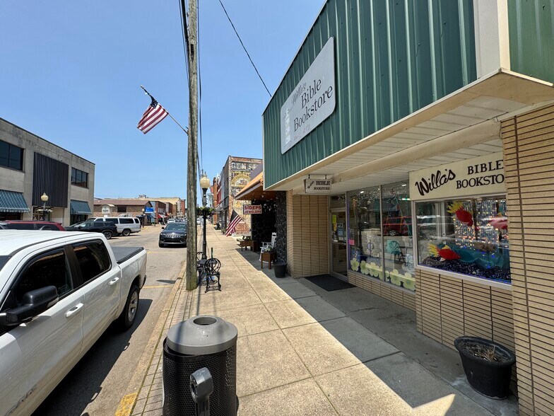 More Photos Of 416 Main St, Point Pleasant Storefront For Sale