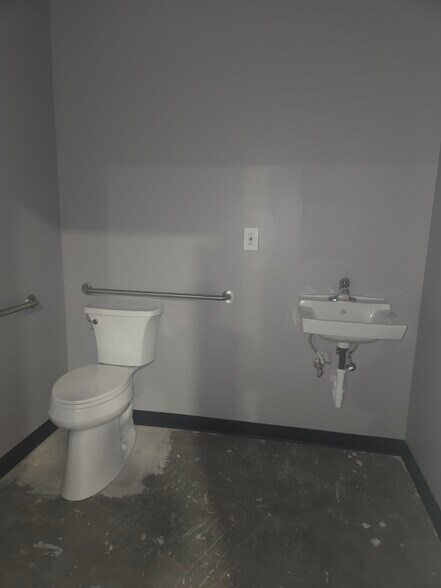 More Photos Of 2960 Technology Pl, Waldorf Research And Development For Lease