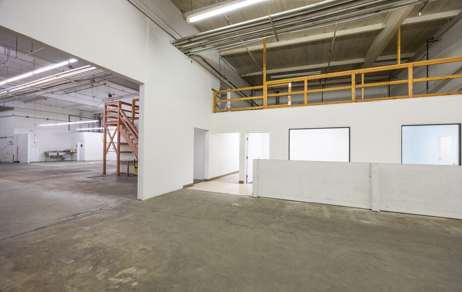 More Photos Of 360 Swift Ave, South San Francisco Warehouse For Lease