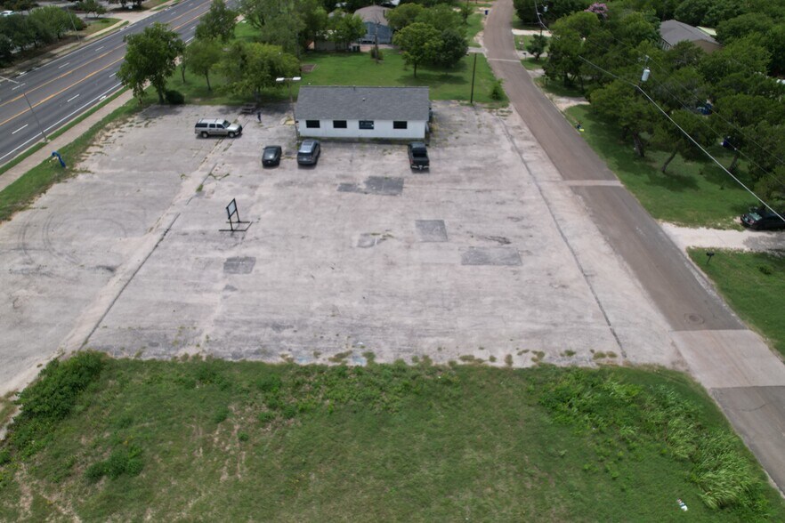 More Photos Of 203 W New Hope Dr, Cedar Park Office For Sale