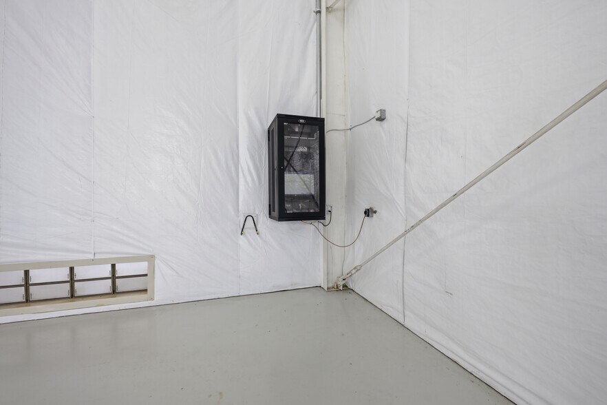 More Photos Of 1185 N Memorial Dr, Greenville Airplane Hangar For Lease