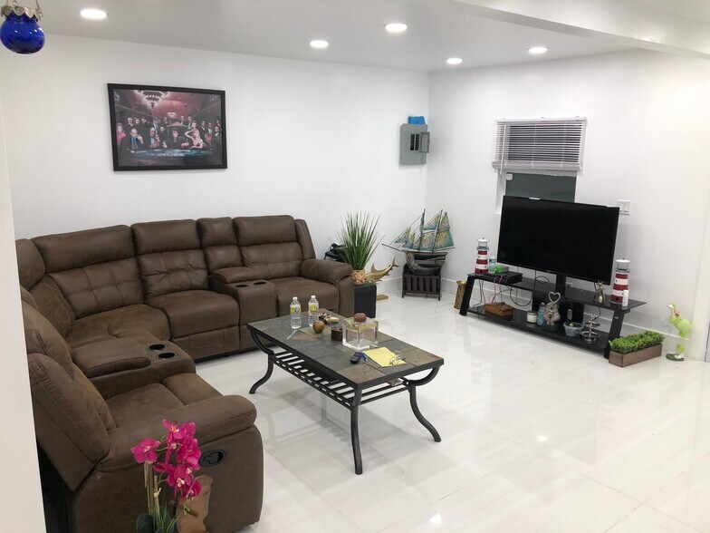 More Photos Of 5337-5401 Pembroke Rd, Hollywood Office Residential For Sale