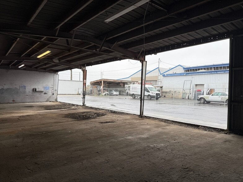 More Photos Of 5925 Payton Ave, Riverside Warehouse For Lease