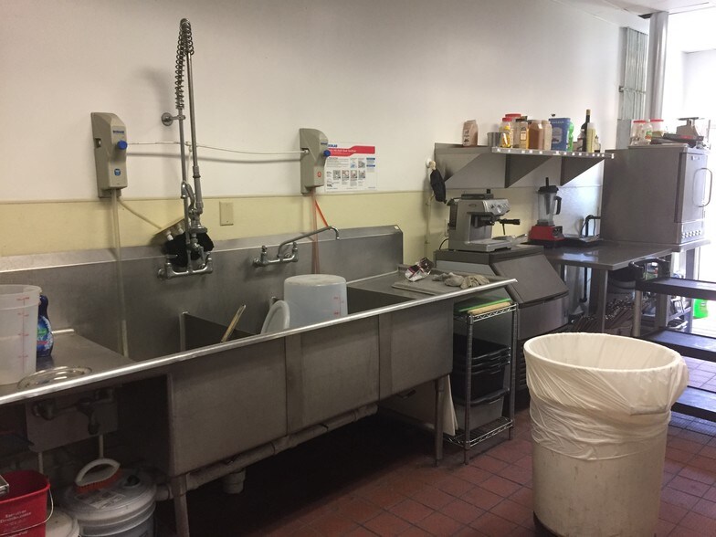 More Photos Of 1370 E Altamonte Dr, Altamonte Springs Restaurant For Lease