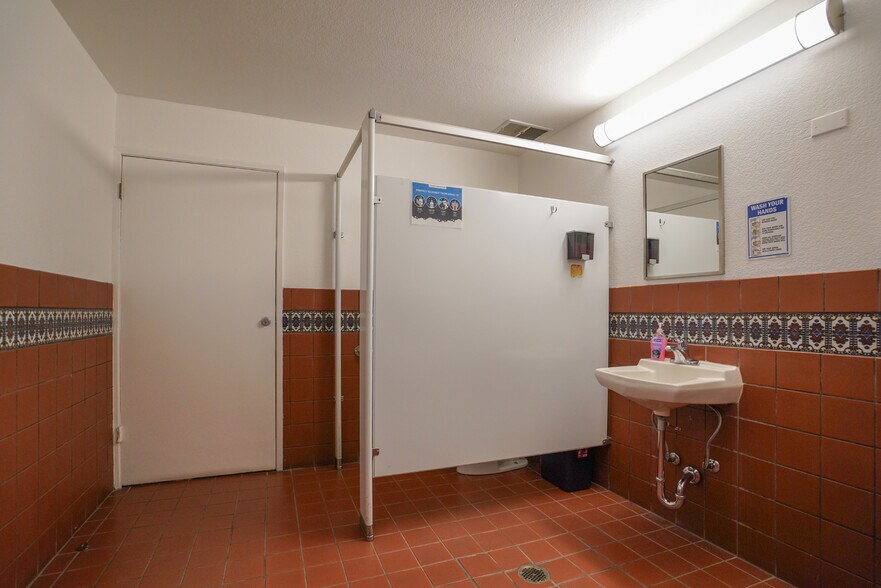 More Photos Of 2825 E Tahquitz Canyon Way, Palm Springs Medical For Sale