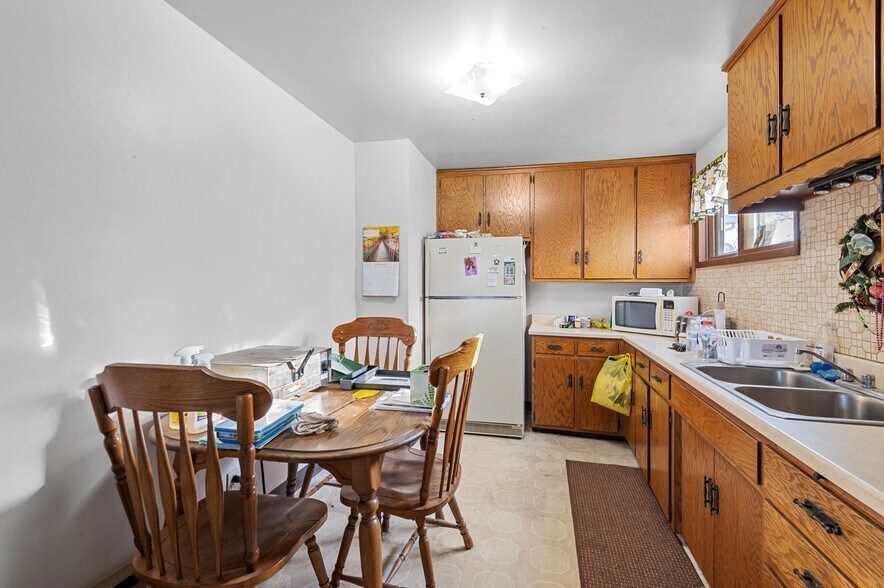 More Photos Of 1689 Day St, Greenleaf Restaurant For Sale