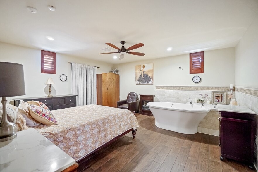 3630 Enterprise St, San Diego, CA 92110 Medical For Sale