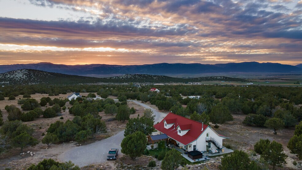 More Photos Of 11550 Pigeon Hollow Rd, Spring City Hotel For Sale