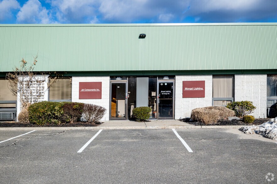 More Photos Of 60-90 Bridge Rd, Islandia Warehouse For Lease