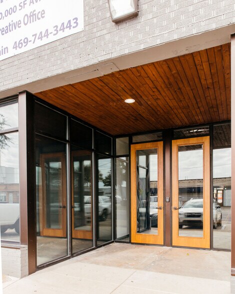 More Photos Of 3927 Main St, Dallas Office For Lease