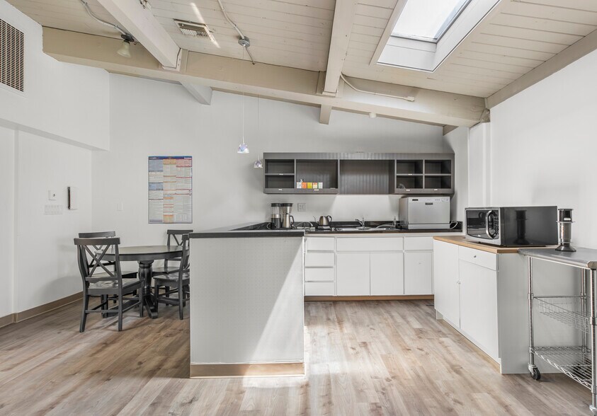 More Photos Of 580 College Ave, Palo Alto Office For Sale