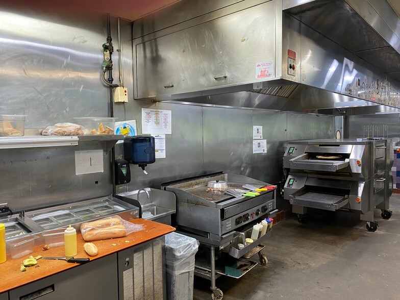 More Photos Of 5100 Lee Hwy, Bristol Restaurant For Lease