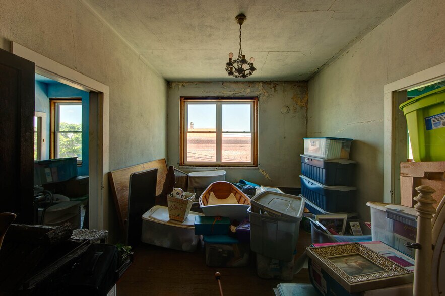 More Photos Of 302 Main St, Columbia Industrial For Sale