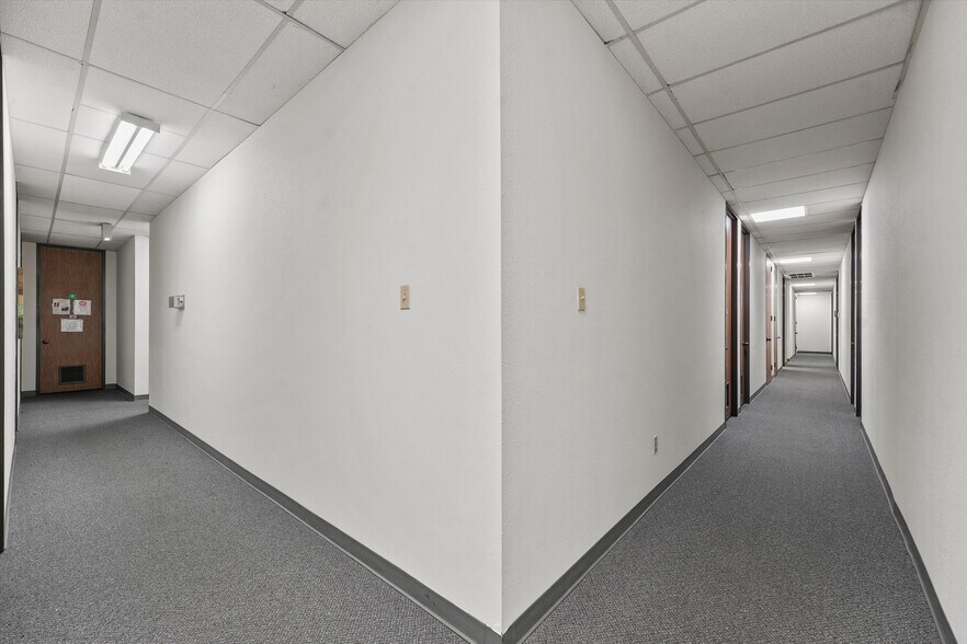 More Photos Of 2000 25th Ave N, Texas City Office For Lease