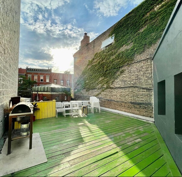 More Photos Of 80 Franklin St, Brooklyn Storefront Retail Office For Lease