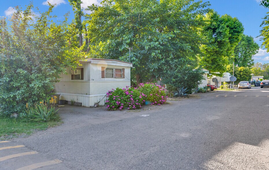 More Photos Of 24850 5th Ave, Los Molinos Manufactured Housing Mobile Home Park For Sale