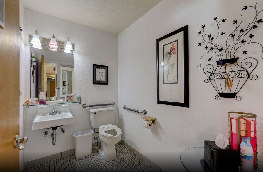 More Photos Of 111 Depot St, Johnson Creek General Retail For Lease