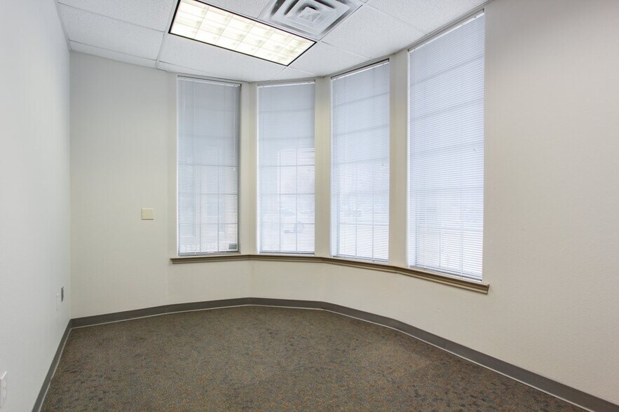 More Photos Of 1921 Corporate Dr, San Marcos Office For Lease