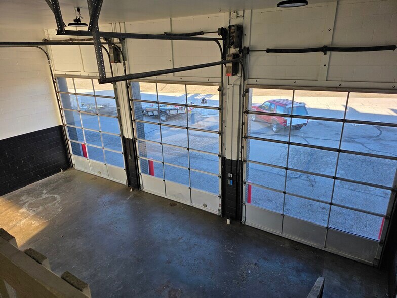 More Photos Of 2560-2580 Old Hwy 94 South Dr, Saint Charles Auto Repair For Lease