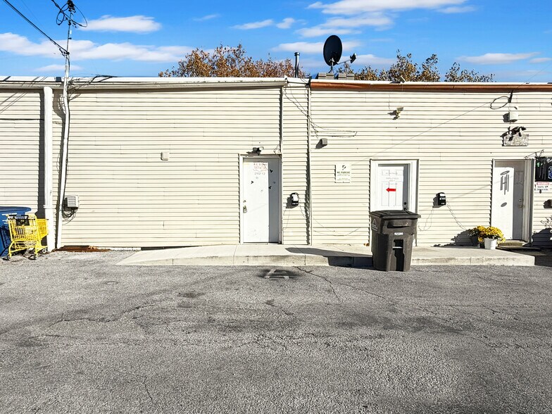 More Photos Of 2102 E 14th St, Des Moines General Retail For Sale