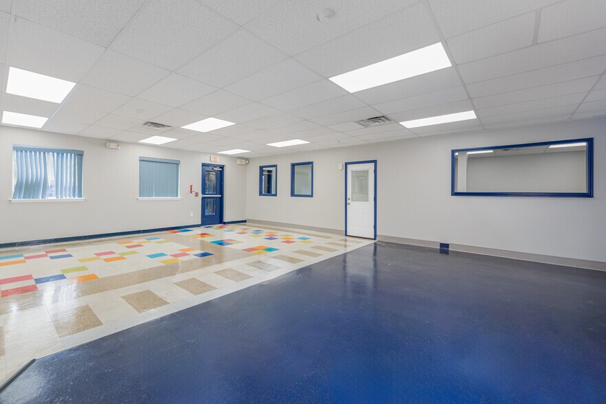 More Photos Of 411 Commerce Ln, West Berlin Medical For Sale