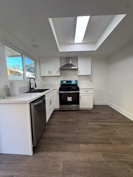 More Photos Of 1215 S Athena Way, Anaheim Apartments For Sale