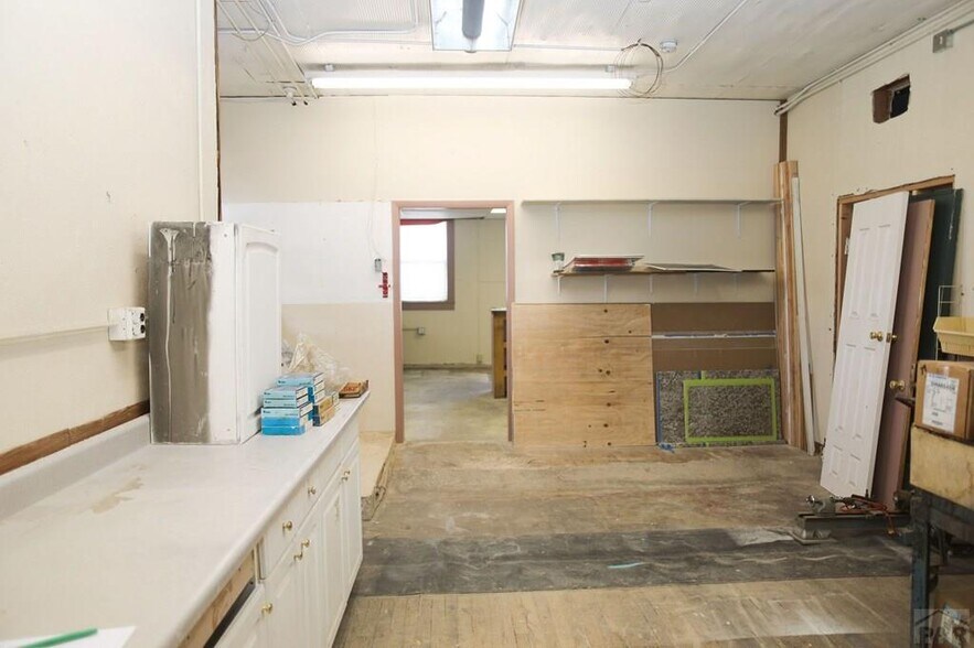 More Photos Of 600 E 11th St, Pueblo Auto Repair For Sale