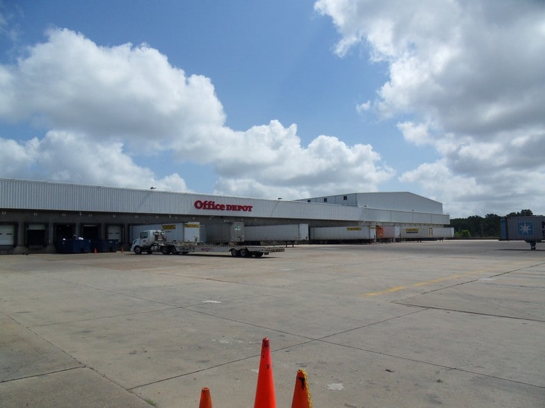More Photos Of 840 Boling St, Jackson Distribution For Lease
