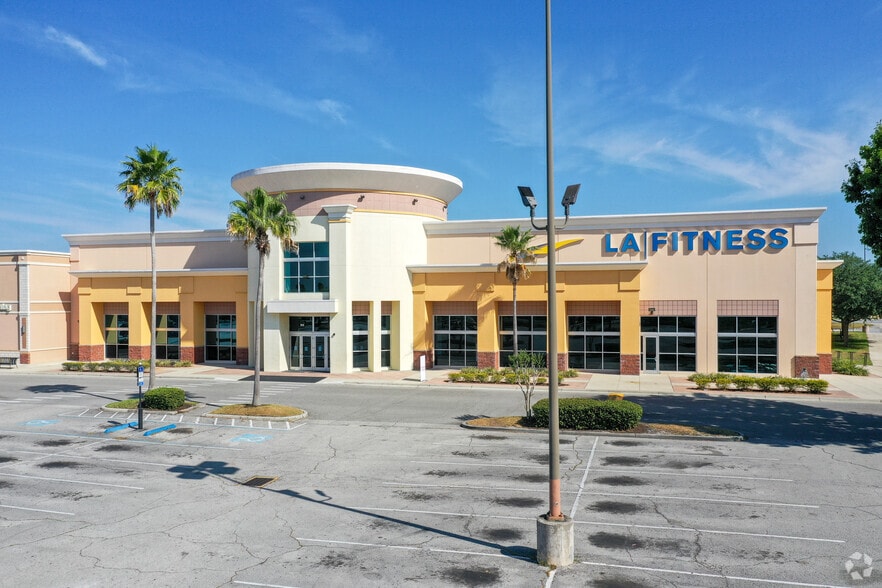 More Photos Of 303-881 N Alafaya Trl, Orlando Unknown For Lease