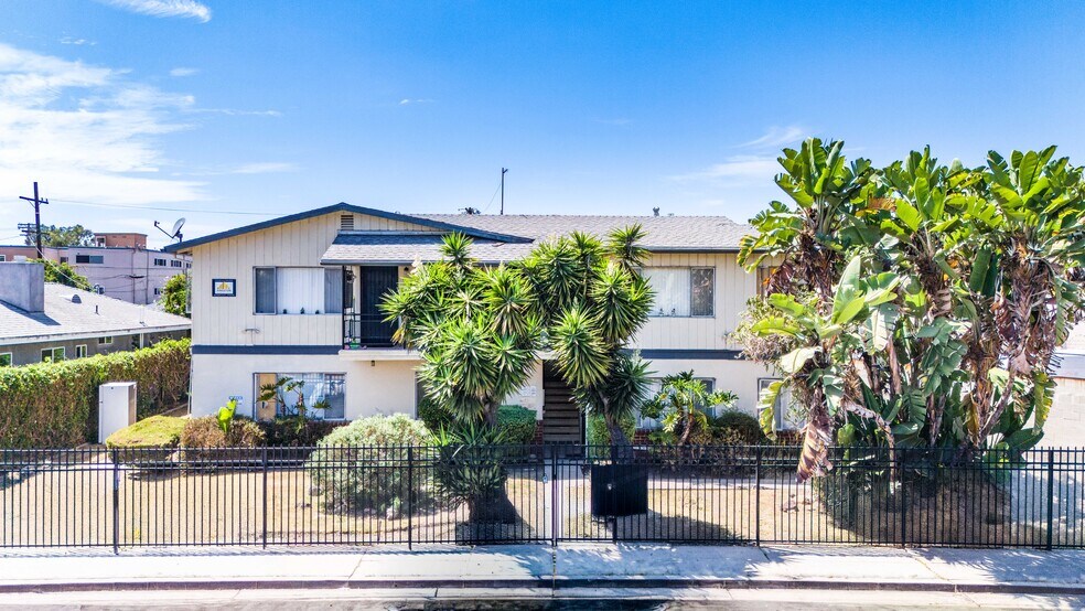 More Photos Of 2027 S Ridgeley Dr, Los Angeles Apartments For Sale