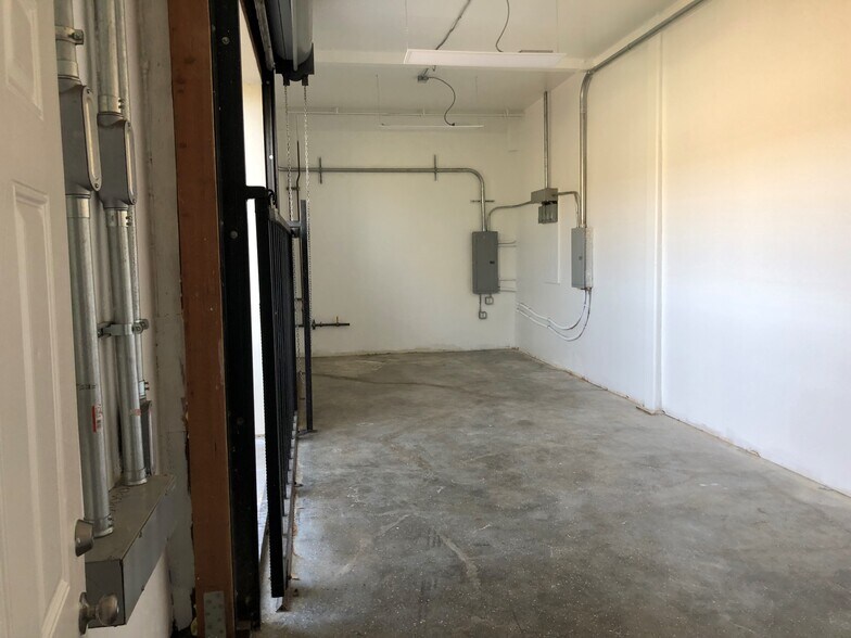 More Photos Of 11830 Foothill Way, Oakland Flex For Lease