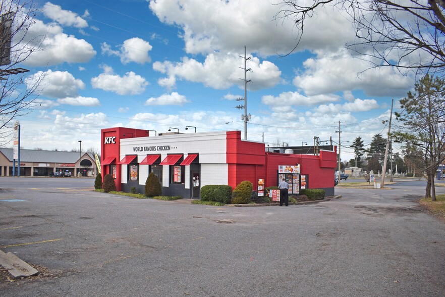 More Photos Of 2800 Lone Oak Rd, Paducah Freestanding For Lease