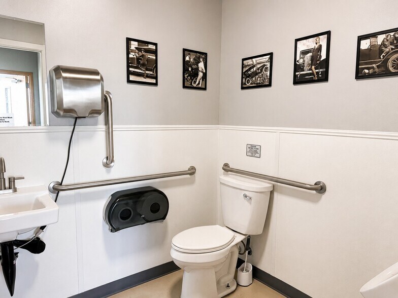 More Photos Of 1330 NE Highway 101, Lincoln City Restaurant For Sale