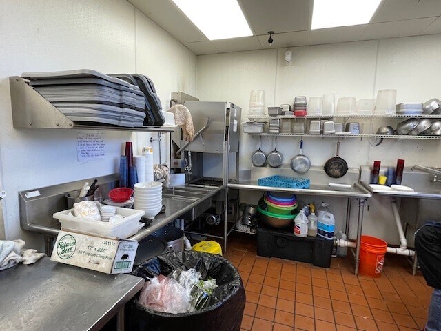 More Photos Of 11712 Ulysses St NE, Blaine Freestanding For Lease