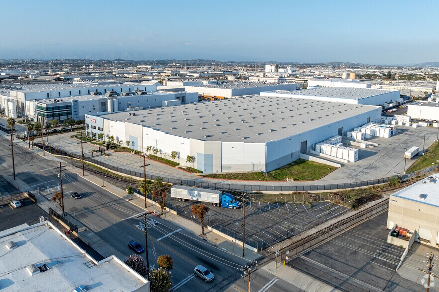 More Photos Of 5370 S Boyle Ave, Vernon Distribution For Lease