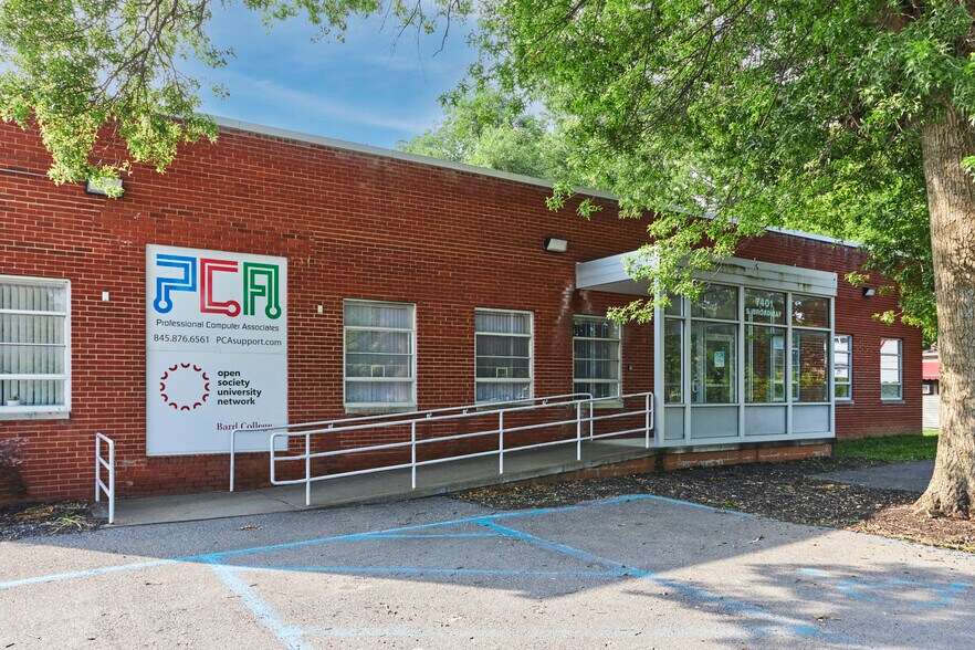 More Photos Of 7401 S Broadway, Red Hook Office For Sale